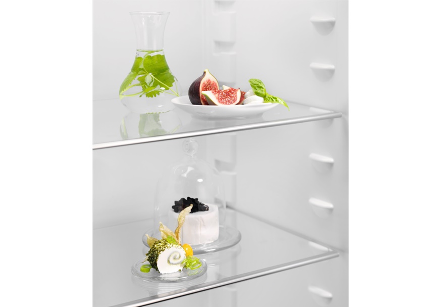 ugradni-frizider-electrolux-LRB3AE12S-staklene-police ELECTROLUX LRB3AE12S ugradni frižider bez komore za zamrzavanje