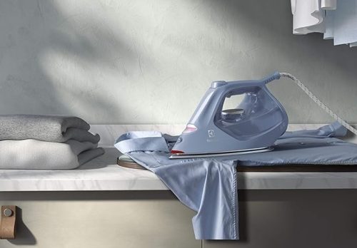 ELECTROLUX E7SI1-8DB pegla Iron Denim Blue