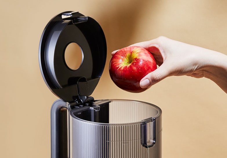 vertikalni-sokovnik-sa-hladnim-cedjenjem-hurom-h400-otvor HUROM H400 vertikalni sokovnik za hladno ceđenje