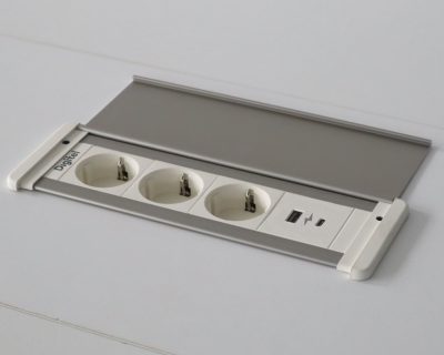 Multifunkcionalna plitka utičnica sa poklopcem DIGITEL SLIM COVER