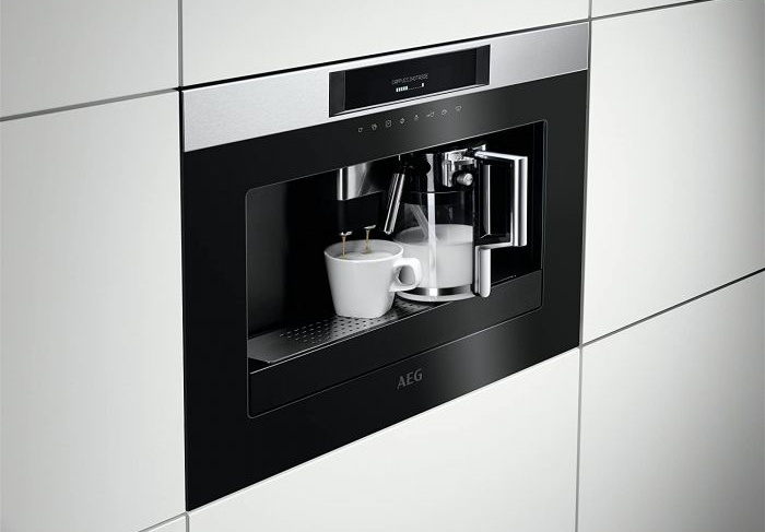 aeg-AEG KKK884500M-ugradni-kafe-aparat-u-prostoru Ugradni kafe aparat AEG KKK884500M
