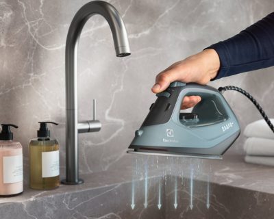 ELECTROLUX E5SI2-6OG pegla Iron Ocean Green