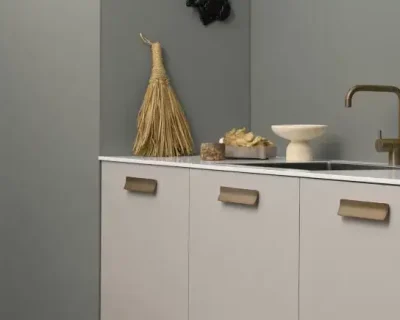 RUČICA FURNIPART LEAF ZLATNA BRUŠENA