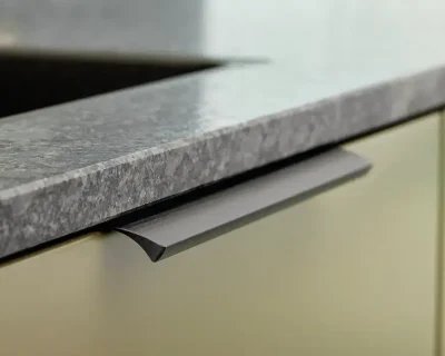 RUČICA FURNIPART EDGE STRAIGHT CRNA MAT BRUŠENA