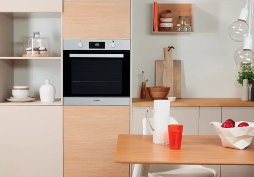 ugradna-rerna-indesit-IFW6841JHIX-u-prostoru INDESIT IFW6841JHIX ugradna rerna