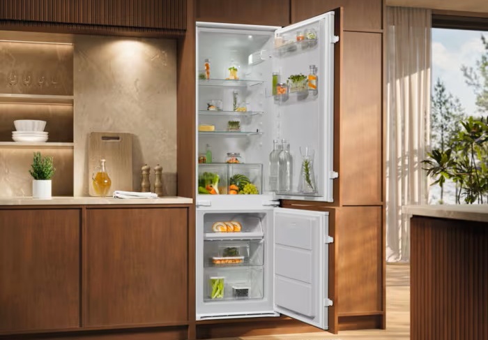 ugradni-kombinovani-frizider-electrolux-LNA6LE18S-u-prostoru ELECTROLUX LNA6LE18S ugradni kombinovani frižider visine