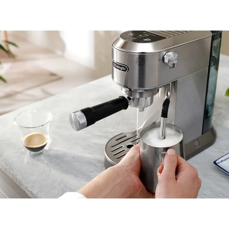aparat-za-espresso-kafu-dalonghi-EC890-priprema-mleka DeLonghi EC890.M aparat za espresso kafu