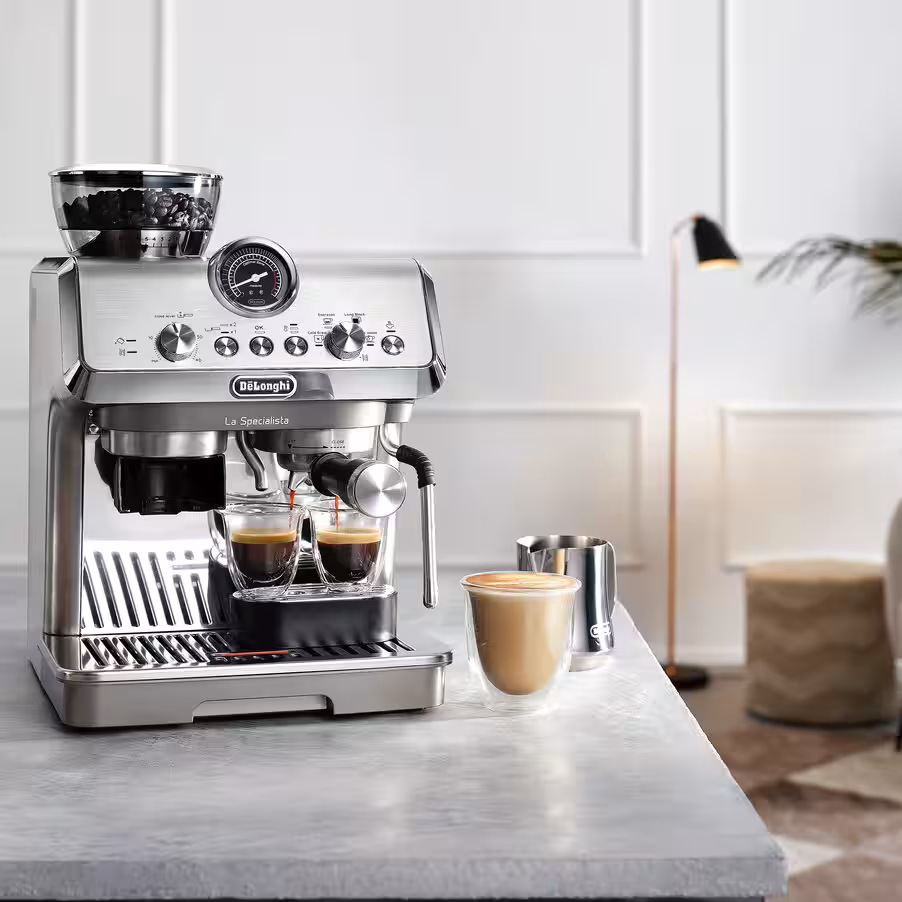 aparat-za-espresso-kafu-delonghi-EC9255-u-prostoru DeLonghi EC9255.M aparat za espresso kafu